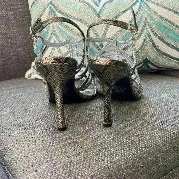 Guess Snakeskin Print Heels Size 7.5 - Picture 3 of 5